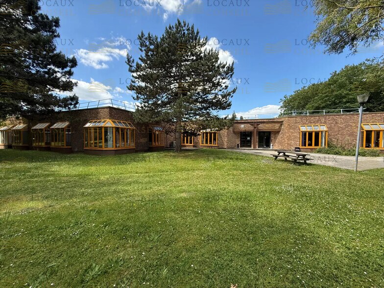 Light Industrial in Croissy-Beaubourg to rent - Building Photo - Image 2 of 13