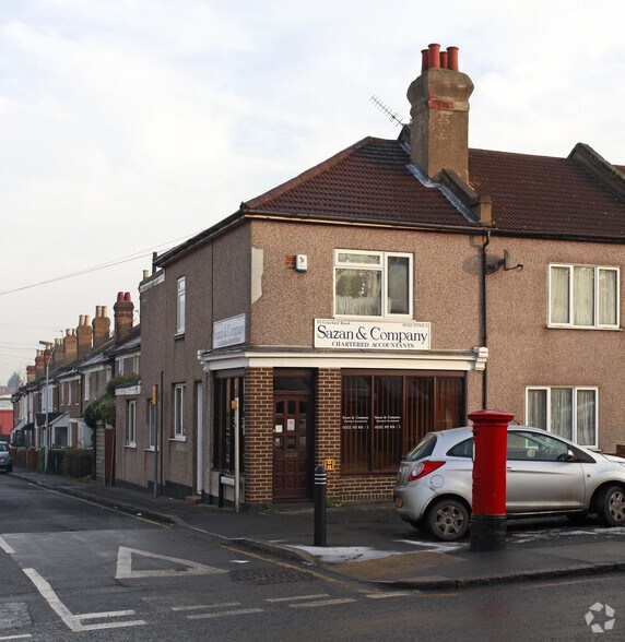93 Crayford Rd, Crayford to rent - Primary Photo - Image 1 of 3