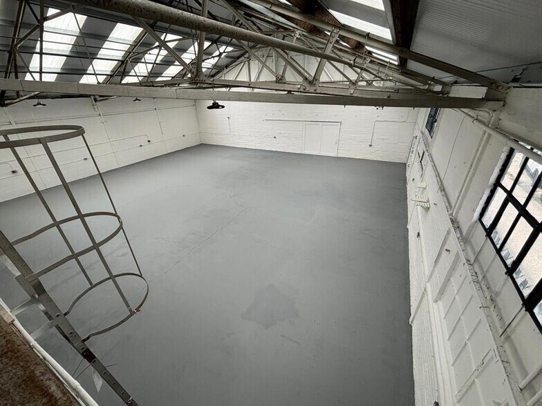 Abercromby Ave, High Wycombe to rent - Building Photo - Image 3 of 5