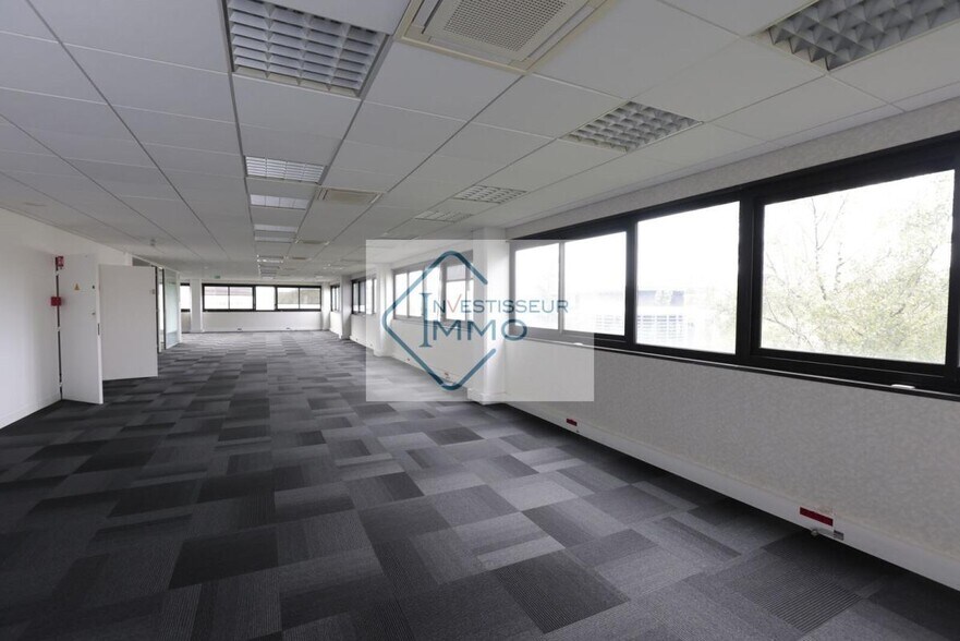 Office in Antony to rent - Building Photo - Image 3 of 4