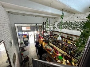 Retail in Barcelona, Barcelona to rent Interior Photo- Image 2 of 11