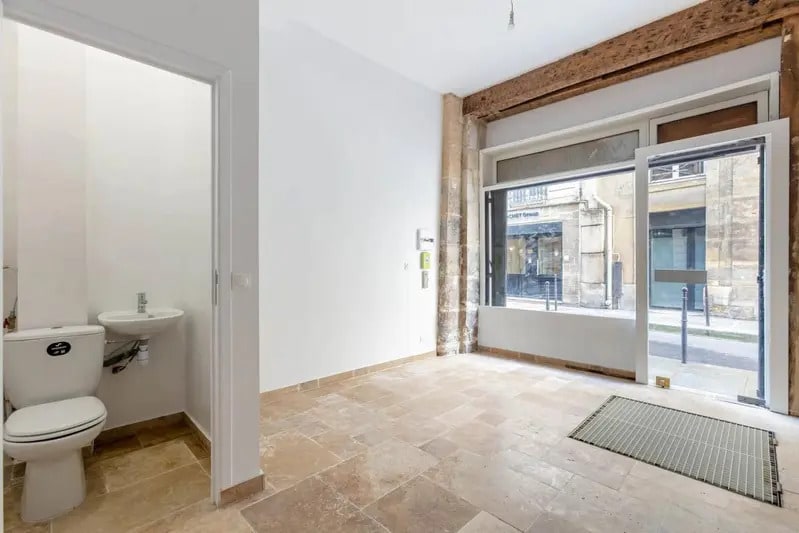 Retail in Paris for sale - Interior Photo - Image 2 of 6
