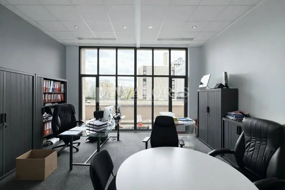 Office in Lyon to rent Interior Photo- Image 1 of 6