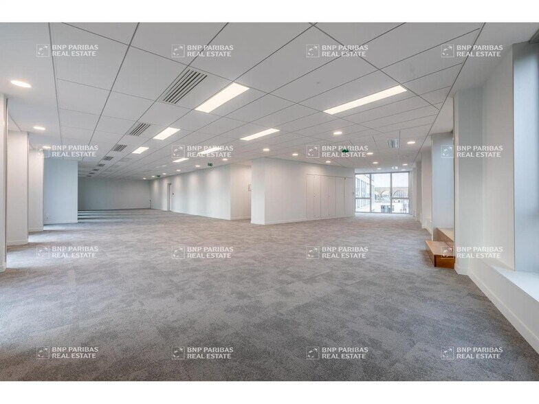 Office in Cachan to rent - Building Photo - Image 2 of 15