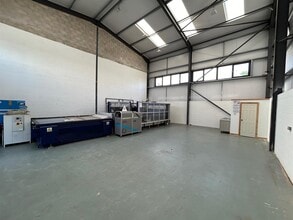 Bruce St, Blackburn to rent Interior Photo- Image 2 of 4