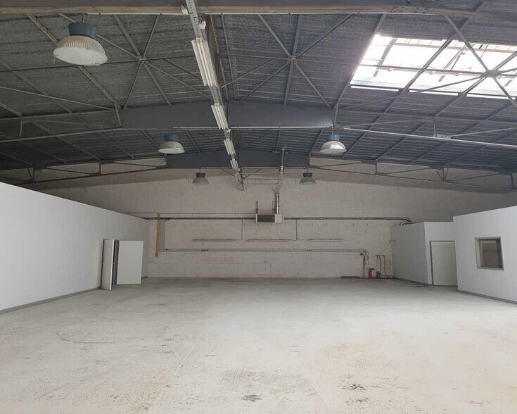 Light Industrial in Toulouse to rent - Interior Photo - Image 1 of 6