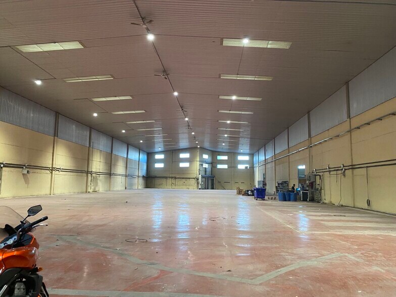 Monte Naranco 17 - 18 portfolio of 2 properties for sale on LoopNet.co.uk - Interior Photo - Image 3 of 5