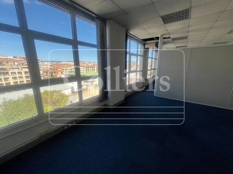 Office in Marseille to rent - Building Photo - Image 3 of 5