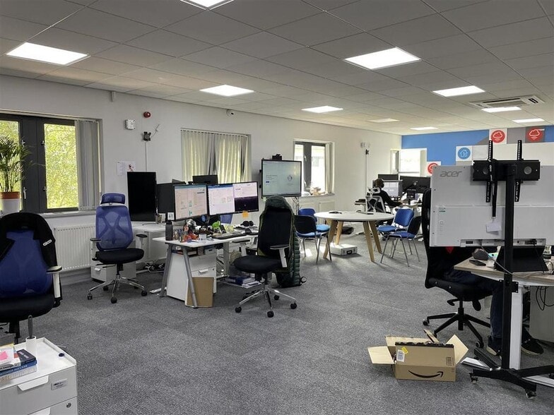 2 Coldharbour Ln, Bristol for sale - Building Photo - Image 1 of 1