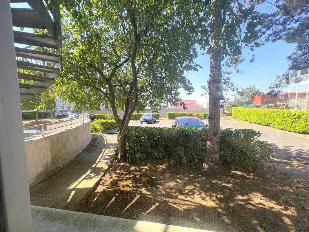 Office in Chatou for sale Building Photo- Image 1 of 5