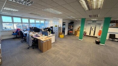 7 Western Rd, Romford to rent Interior Photo- Image 2 of 5