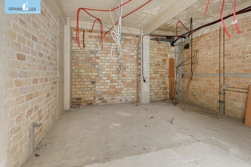 Calle Tierra del Fuego, 1-1, Granada, Granada for sale - Interior Photo - Image 2 of 7