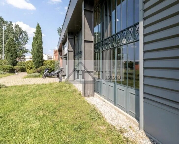 Office in Saint-Denis to rent - Building Photo - Image 2 of 2