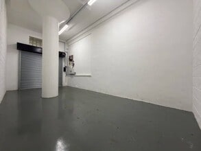 East Ln, Wembley to rent Interior Photo- Image 1 of 3