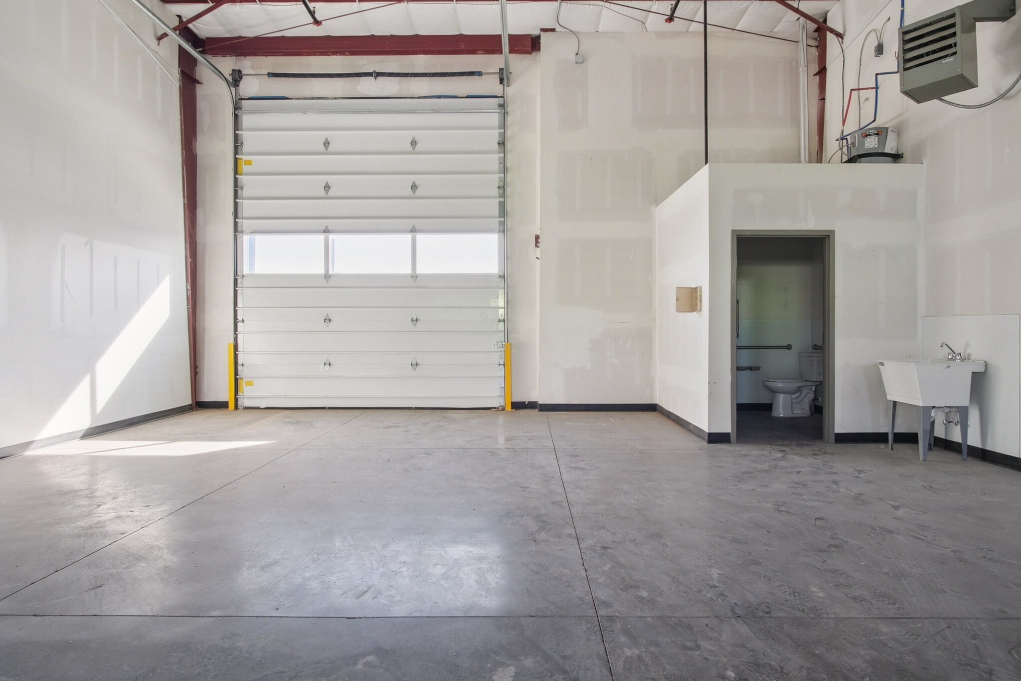 9456 S Bagley Park Rd, West Jordan, UT to rent Interior Photo- Image 1 of 15