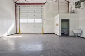 9456 S Bagley Park Rd, West Jordan, UT to rent Interior Photo- Image 1 of 15