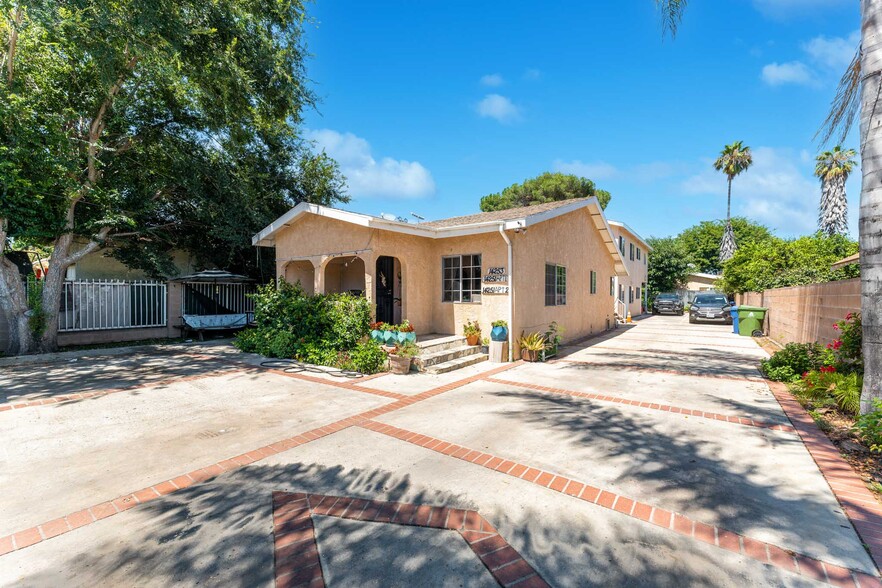 14251-14253 Vanowen St, Van Nuys, CA for sale - Primary Photo - Image 1 of 31