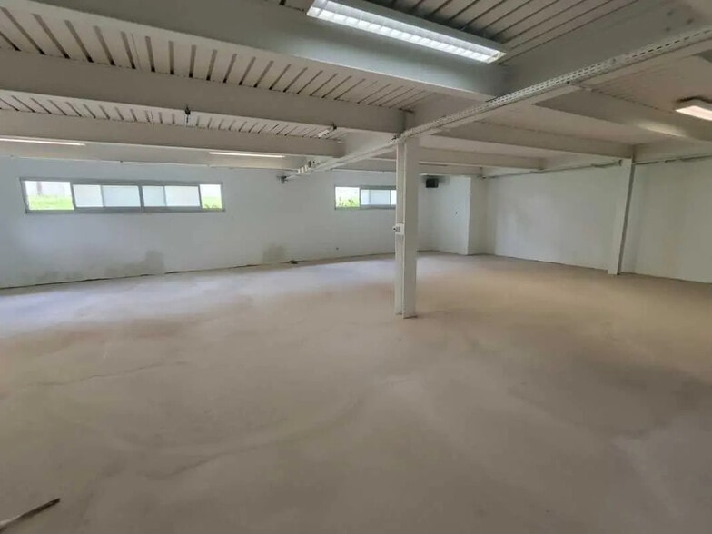 12 Avenue Des Andes, Les Ulis to rent - Interior Photo - Image 3 of 20