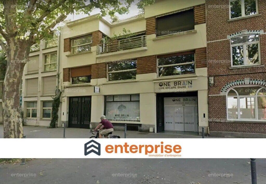 Location Commerce 330 m² - Photo 1