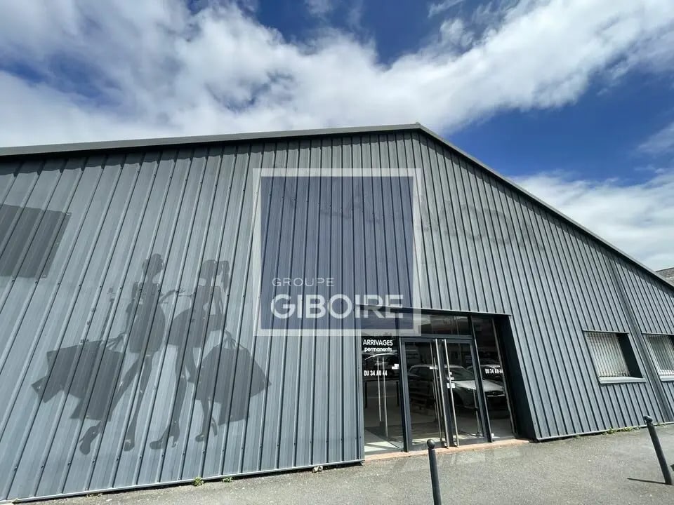 Location Entrepôt 970 m² - Photo 1