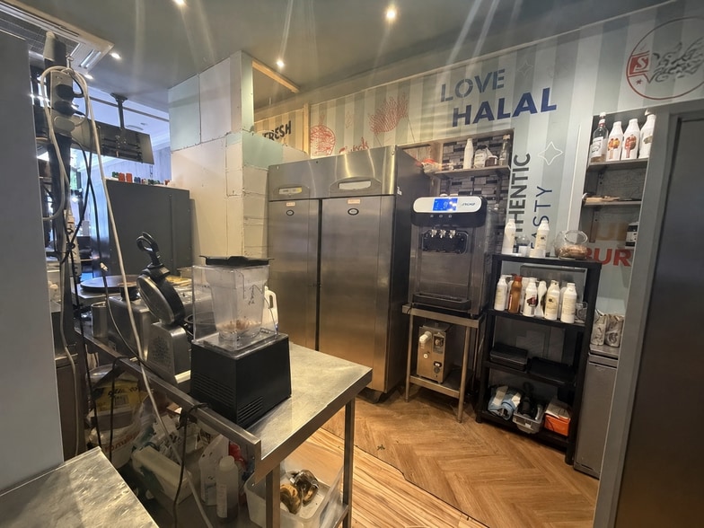 298-300 Holloway Rd, London to rent - Building Photo - Image 3 of 4