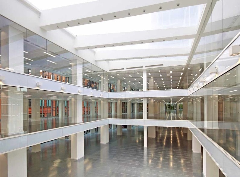 123 Victoria St, London to rent - Interior Photo - Image 2 of 8