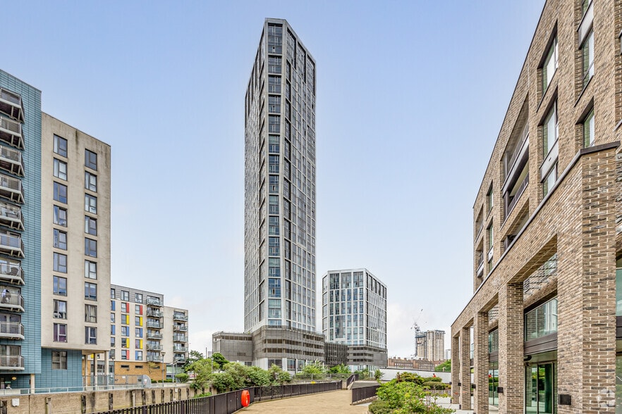 12 High St, London to rent - Building Photo - Image 3 of 4