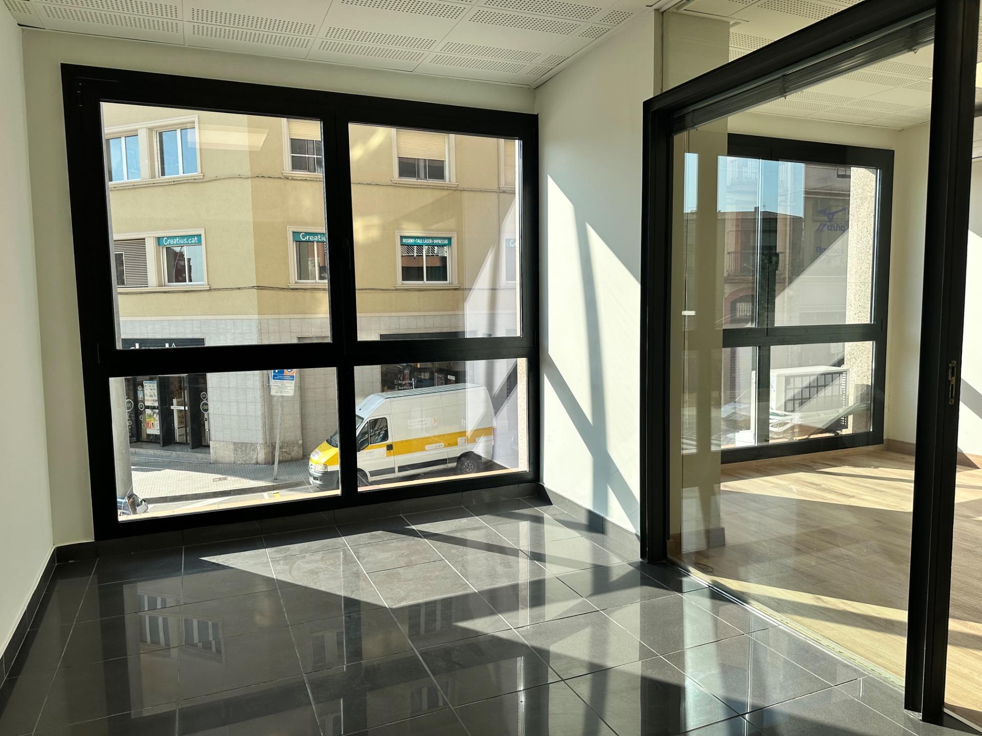 Retail in Manresa, Barcelona to rent Interior Photo- Image 1 of 4