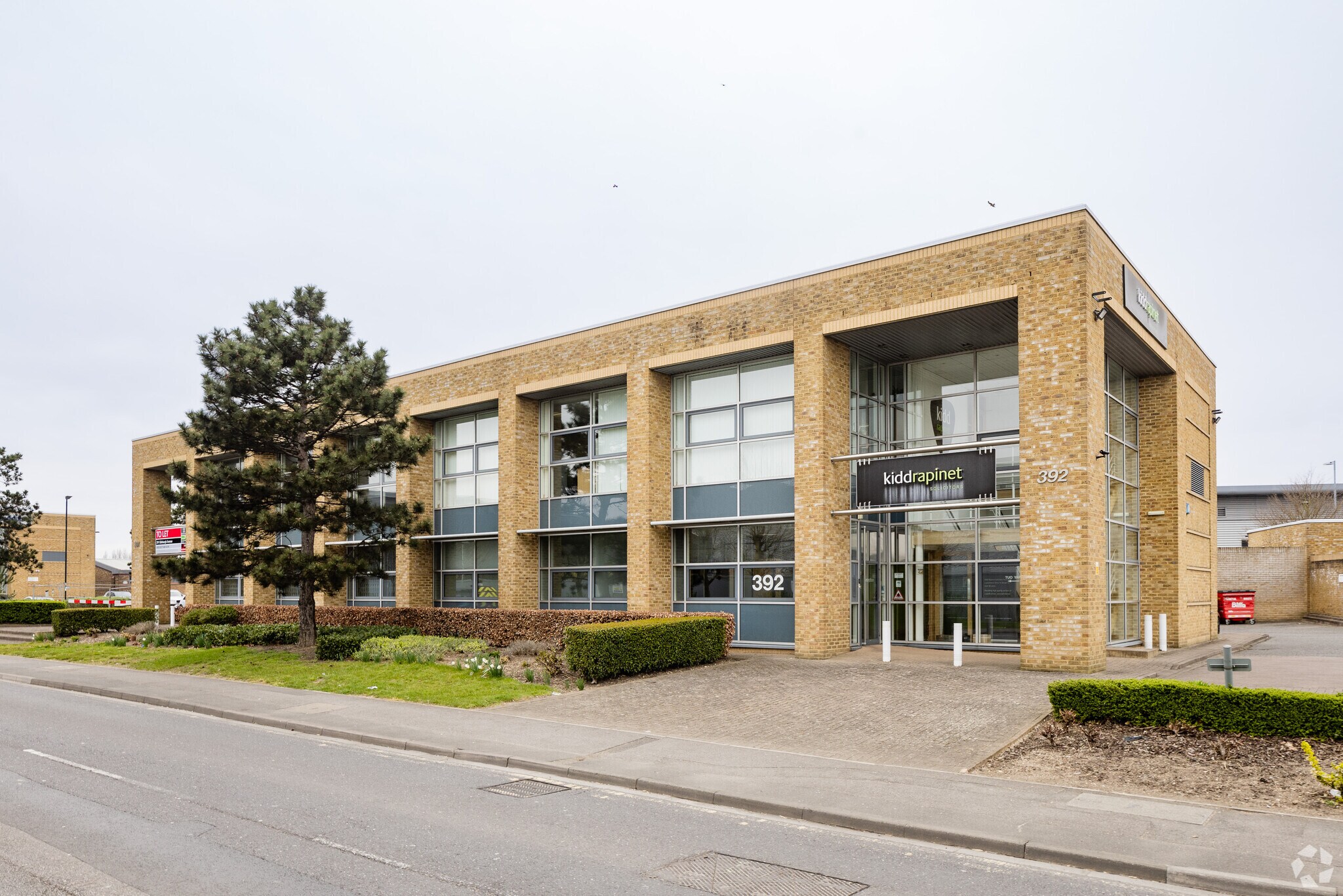 391 Edinburgh Ave, Slough to rent Primary Photo- Image 1 of 5