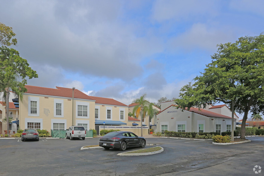 470 Columbia Dr, West Palm Beach, FL for sale - Primary Photo - Image 1 of 1