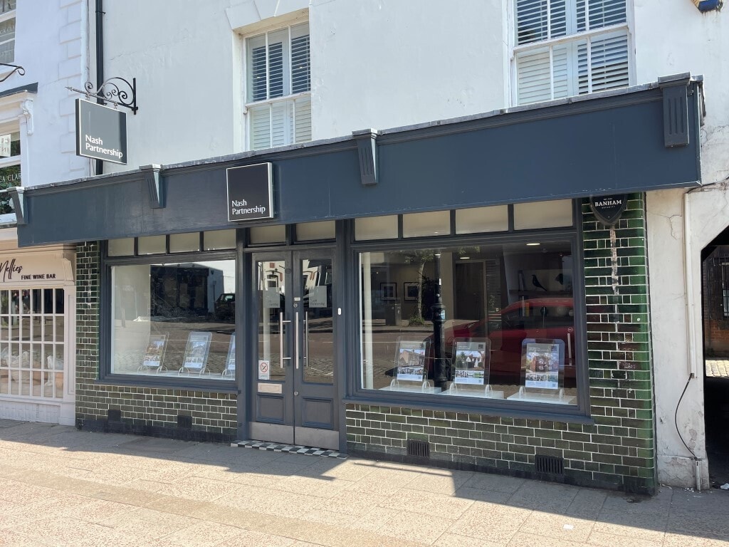 152 High St, Berkhamsted to rent Building Photo- Image 1 of 9