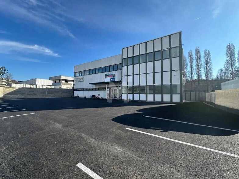 Light Industrial in Palaiseau to rent - Building Photo - Image 2 of 10