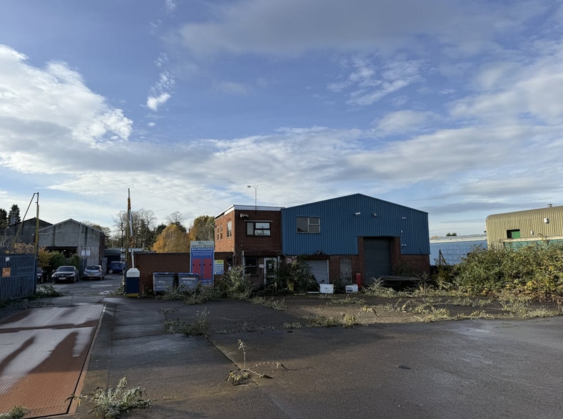 Hewell Rd, Redditch for sale - Primary Photo - Image 1 of 12