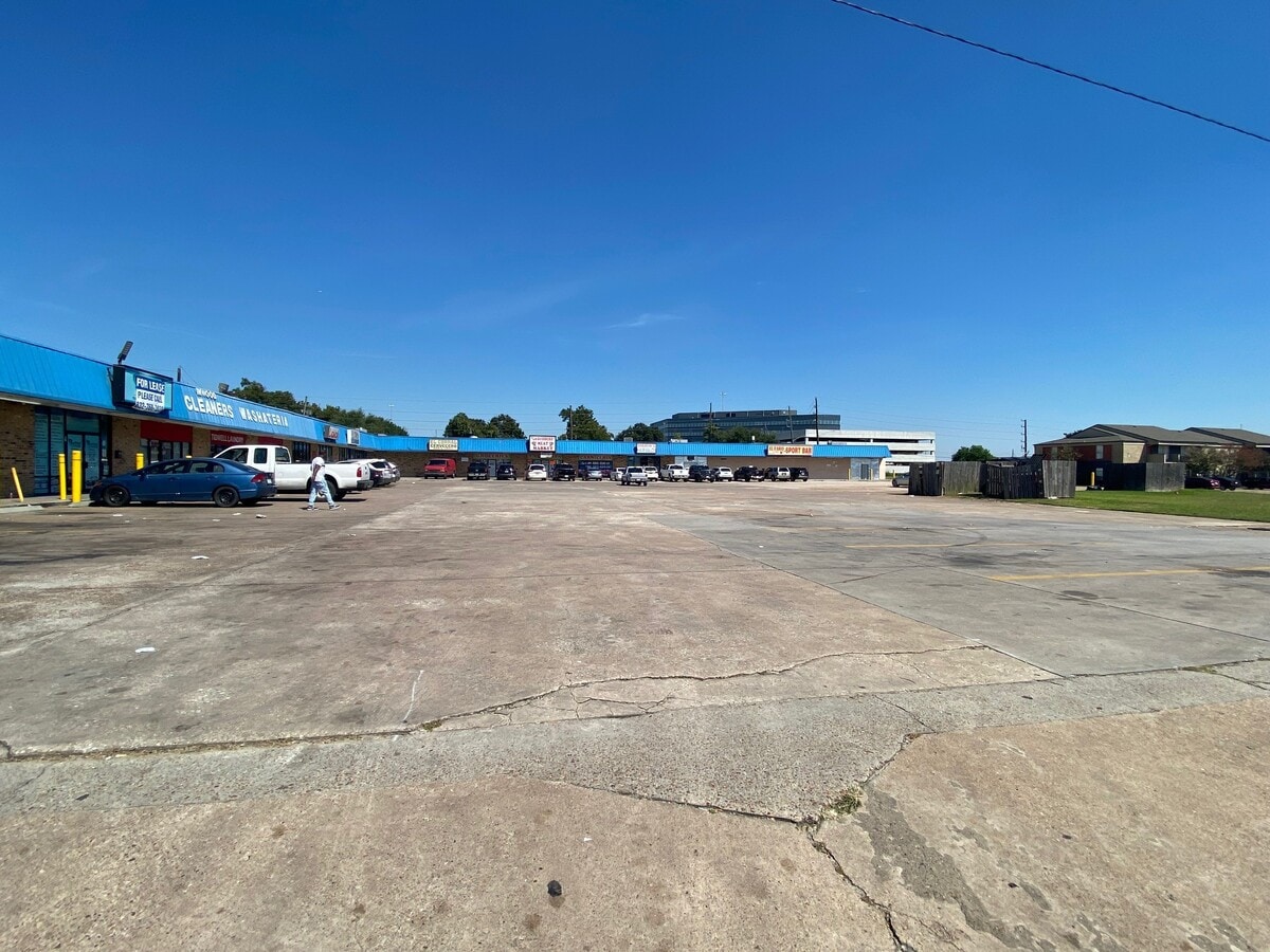 8104 W Tidwell, Houston 77040 UK