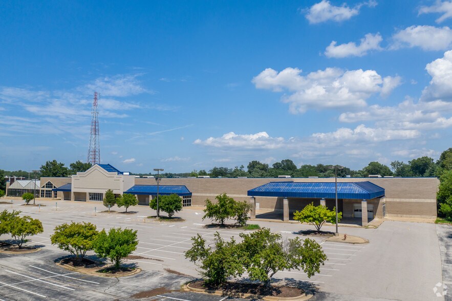 3180 N Highway 67, Florissant 63033