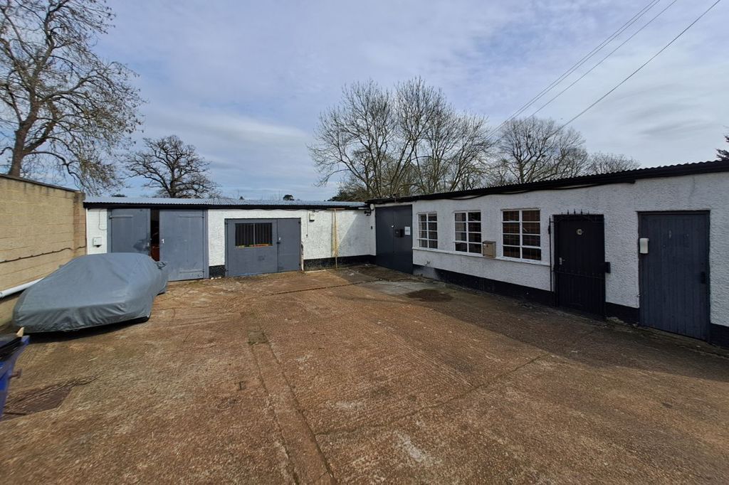 Sheephouse Rd, Maidenhead to rent Building Photo- Image 1 of 2