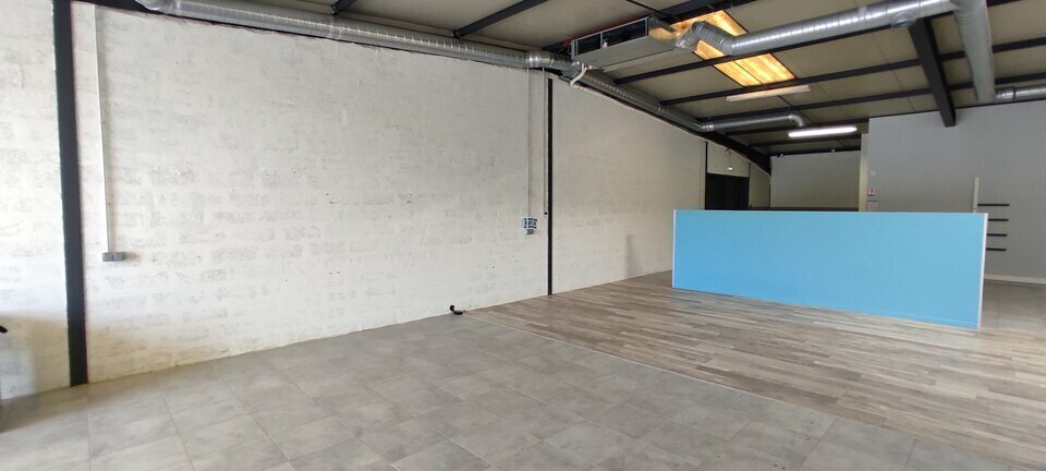 Light Industrial in Bourgoin-Jallieu for sale - Interior Photo - Image 2 of 5