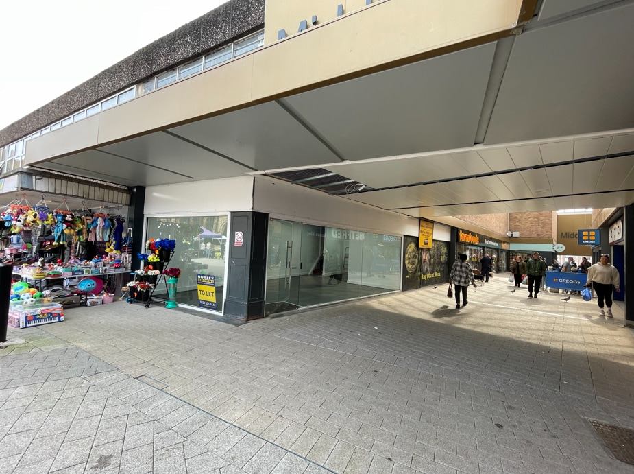 Market Pl, Tamworth to rent Primary Photo- Image 1 of 6