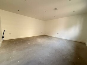 85-87 High St, Maldon to rent Interior Photo- Image 2 of 2