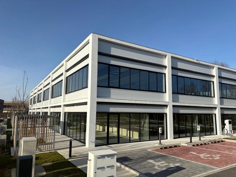 Retail in Collégien to rent Building Photo- Image 1 of 6