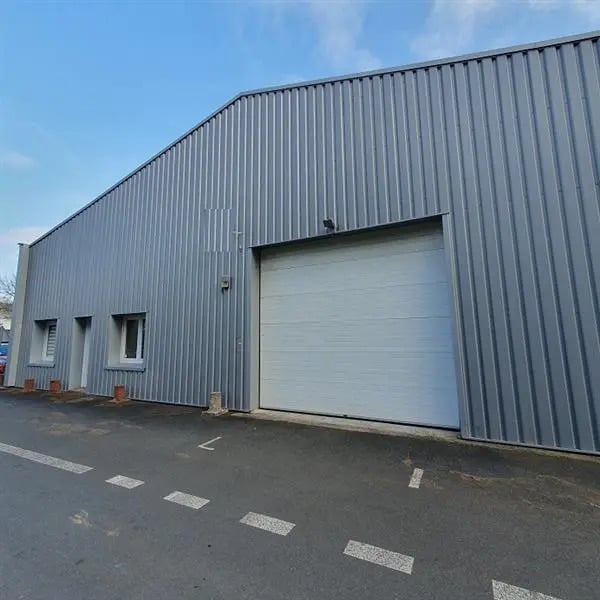 Location Local d'activités 500 m² - Photo 1