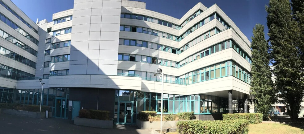 Office in Massy to rent - Building Photo - Image 1 of 7