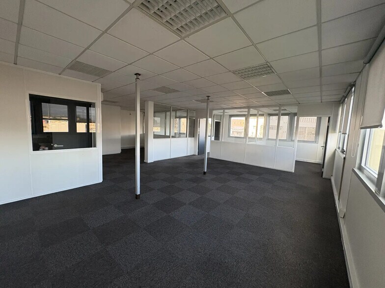 Office in Gradignan to rent - Building Photo - Image 3 of 5