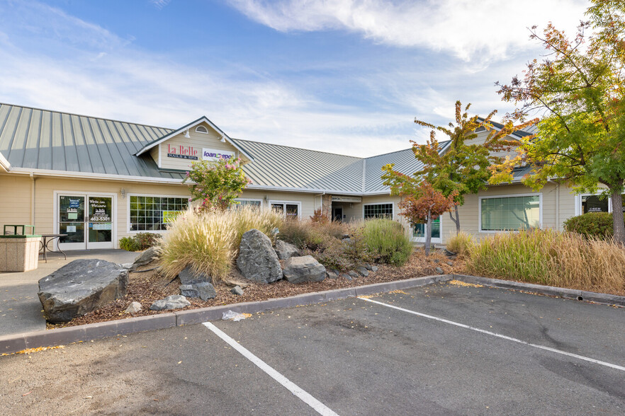 1252 Airport Park Blvd, Ukiah, CA for rent - Building Photo - Image 3 of 11