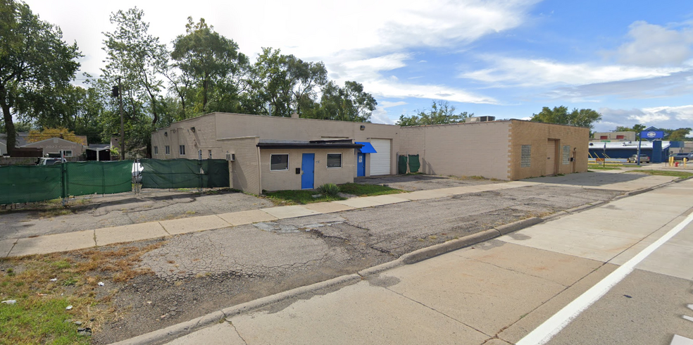 524 E 10 Mile Rd, Hazel Park, MI for sale - Building Photo - Image 1 of 2