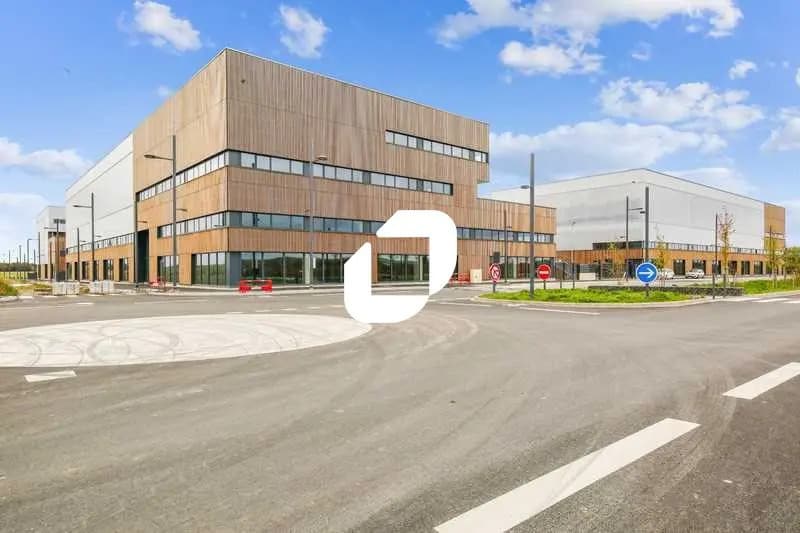 Light Industrial in Tremblay-en-France to rent Building Photo- Image 1 of 36