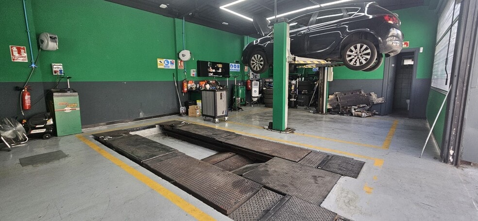 Retail in Fuenlabrada, Madrid to rent - Building Photo - Image 2 of 8