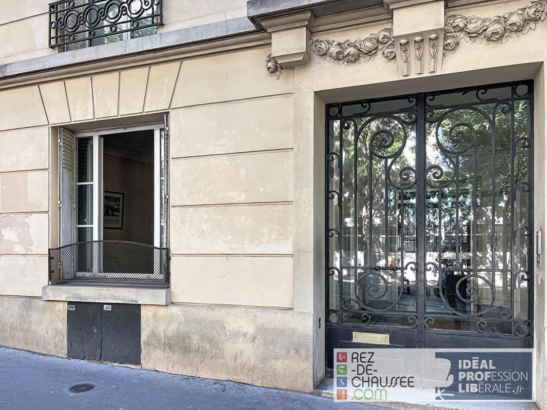 Office in Paris for sale Building Photo- Image 1 of 7