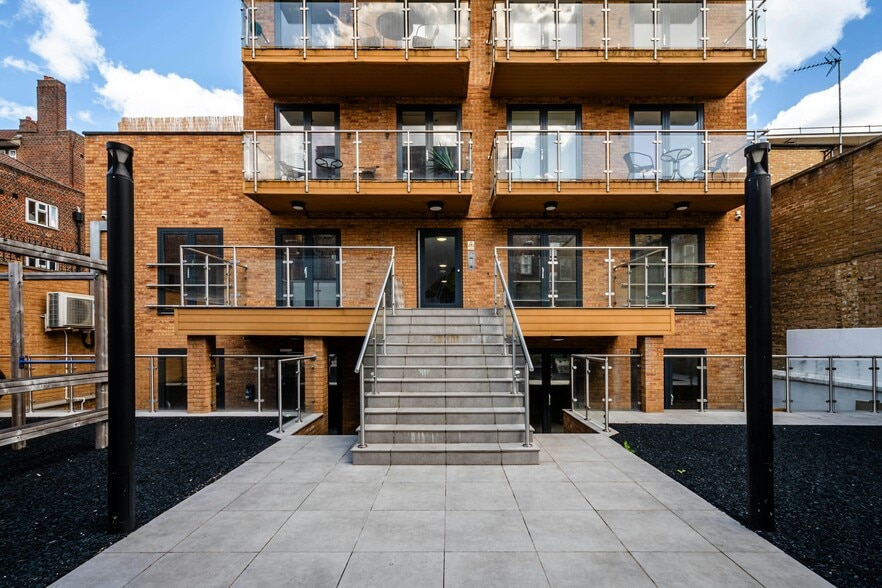 128 Hoxton St, London to rent - Building Photo - Image 3 of 8