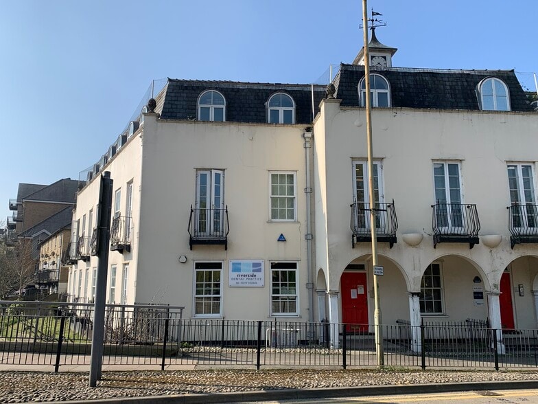 18-22 The Causeway, Bishop's Stortford to rent - Building Photo - Image 2 of 7